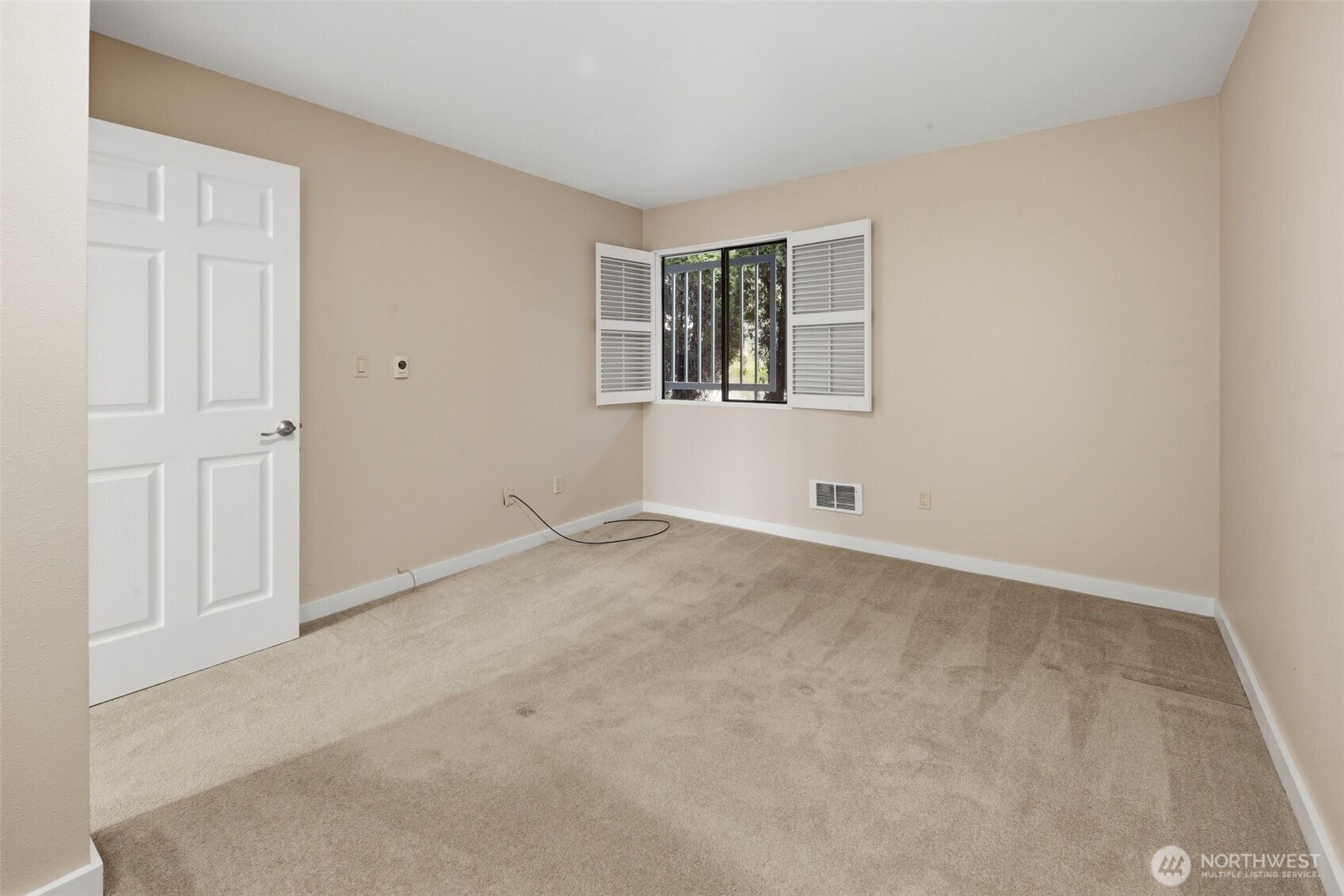 22211 Cliff Avenue S #104, Des Moines, WA 98198