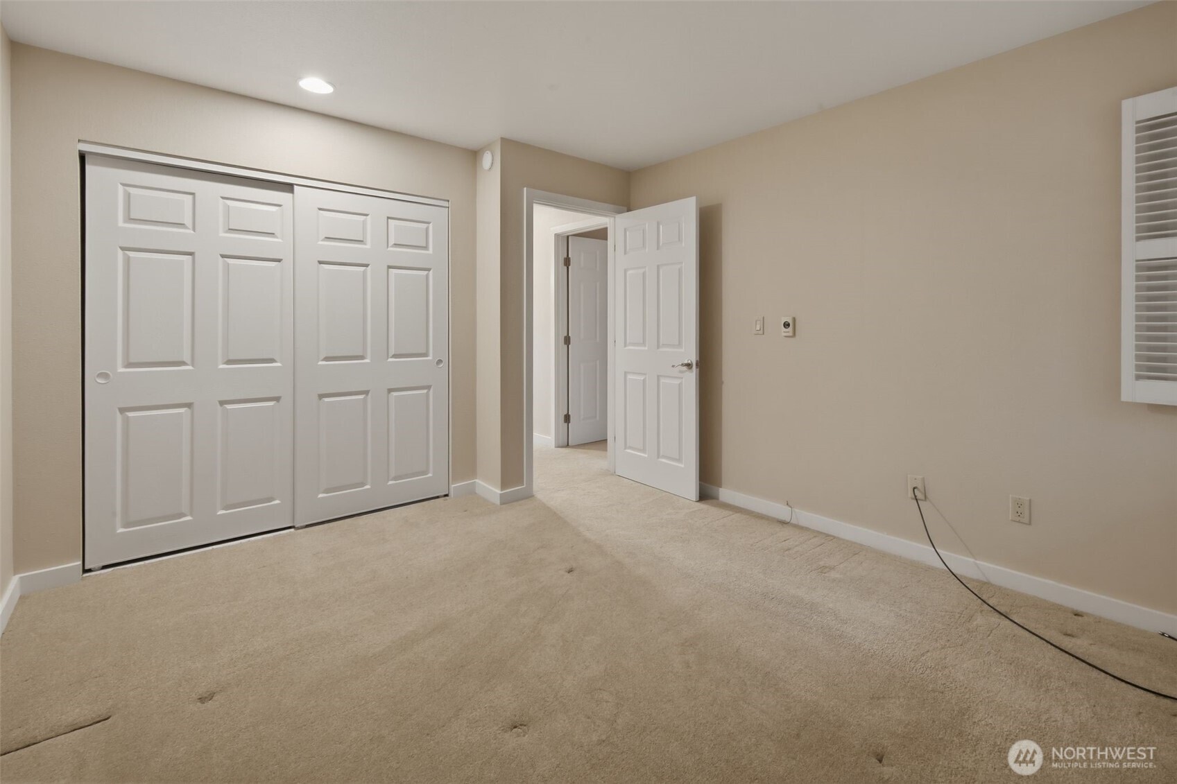 22211 Cliff Avenue S #104, Des Moines, WA 98198