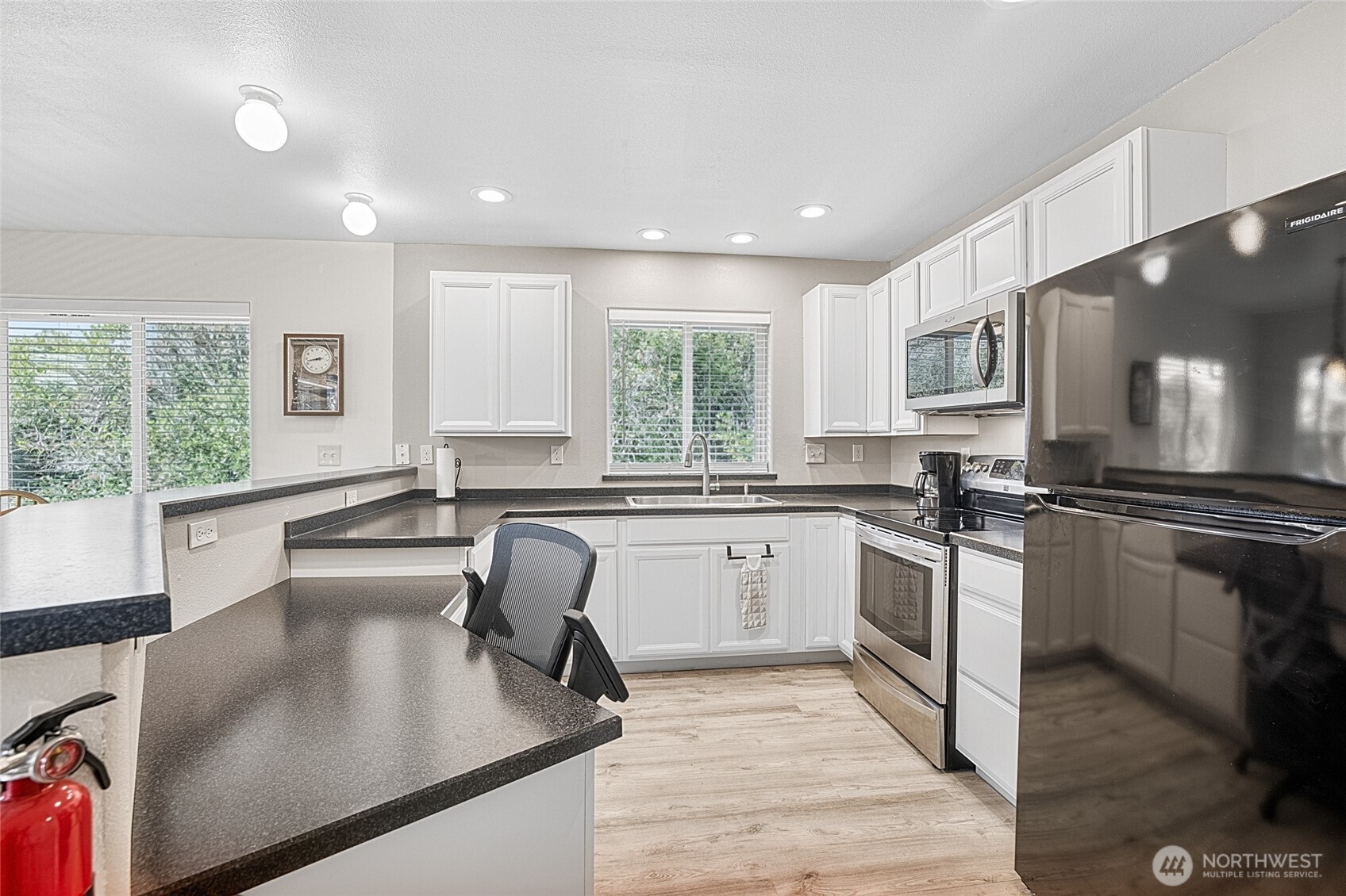 376 Sand Dune Avenue SW, Ocean Shores, WA 98569