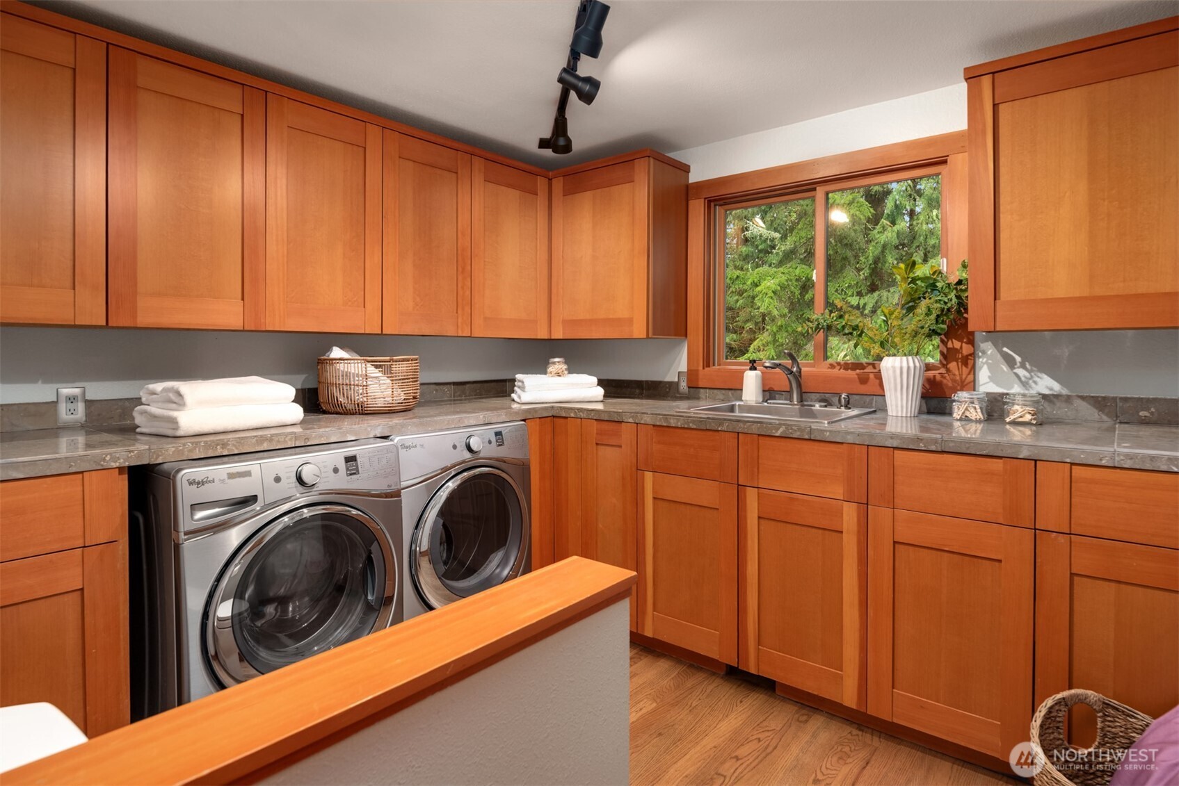 22601 95TH Avenue SE, Woodinville, WA 98077