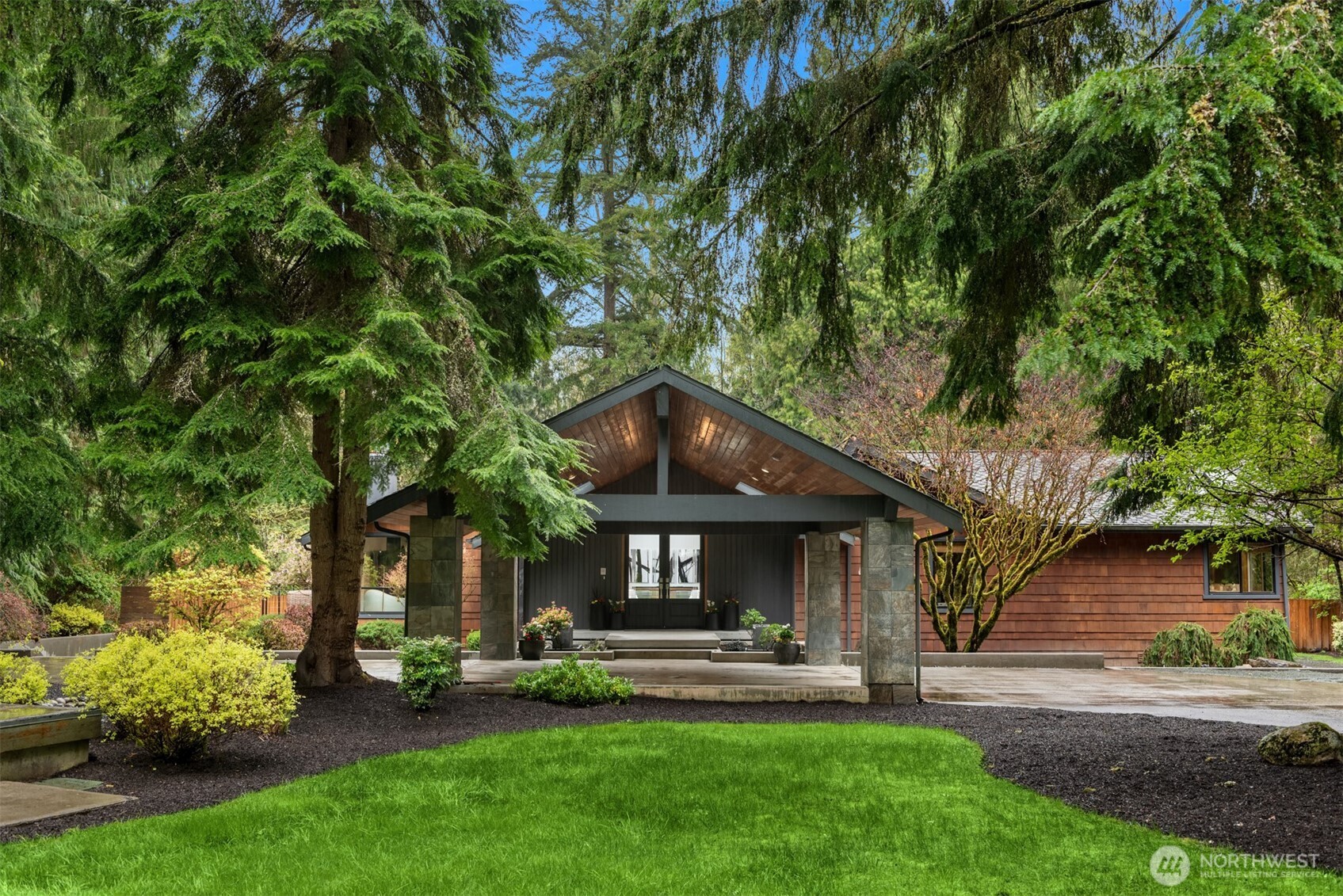 22601 95TH Avenue SE, Woodinville, WA 98077