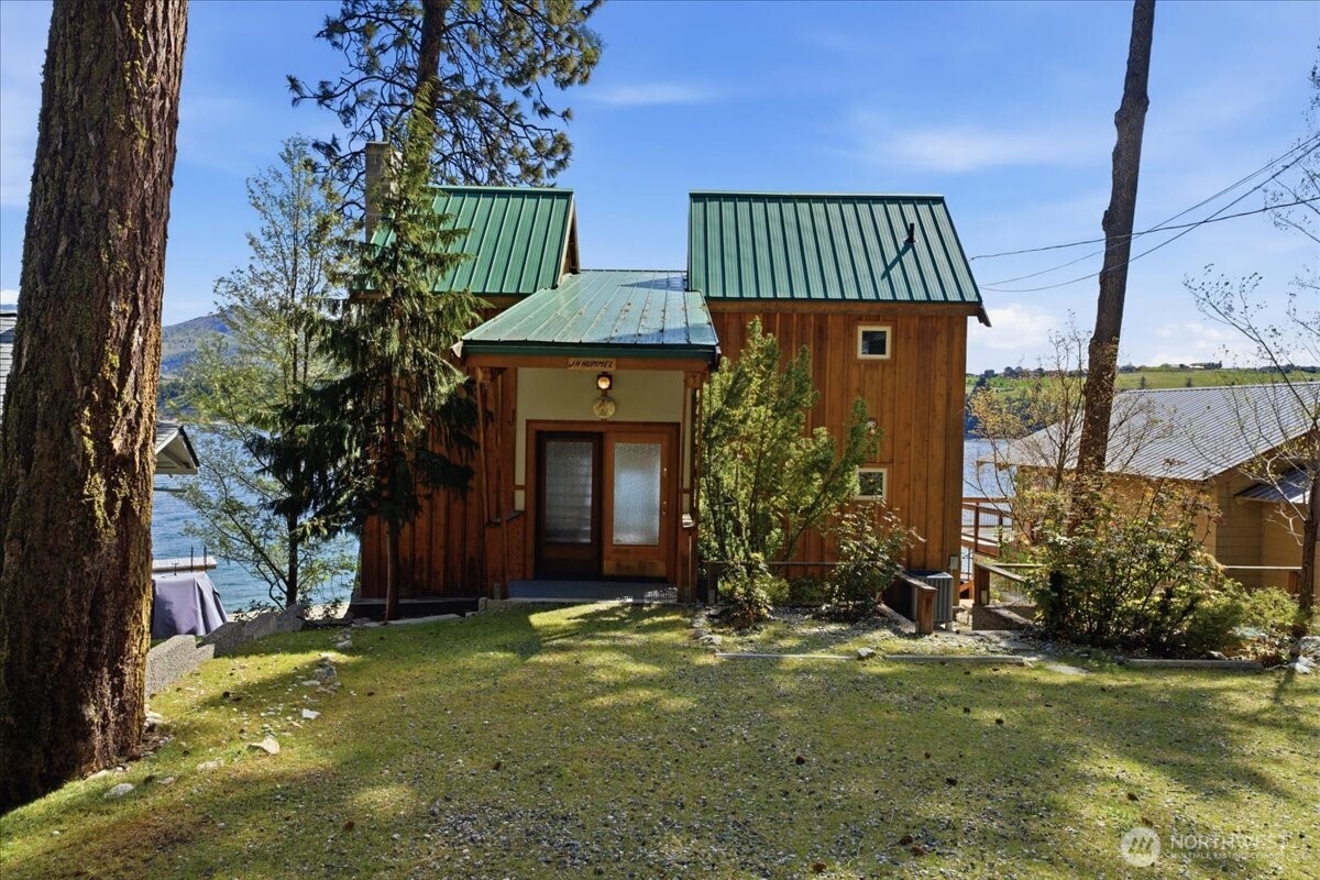 12632 S Lakeshore Road , Chelan, WA 98816