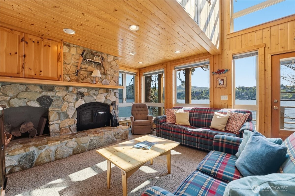 12632 S Lakeshore Road , Chelan, WA 98816