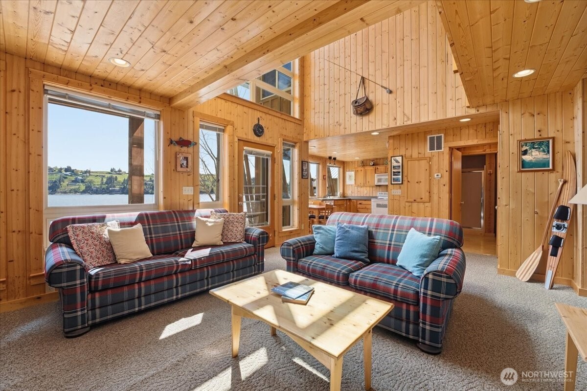 12632 S Lakeshore Road , Chelan, WA 98816