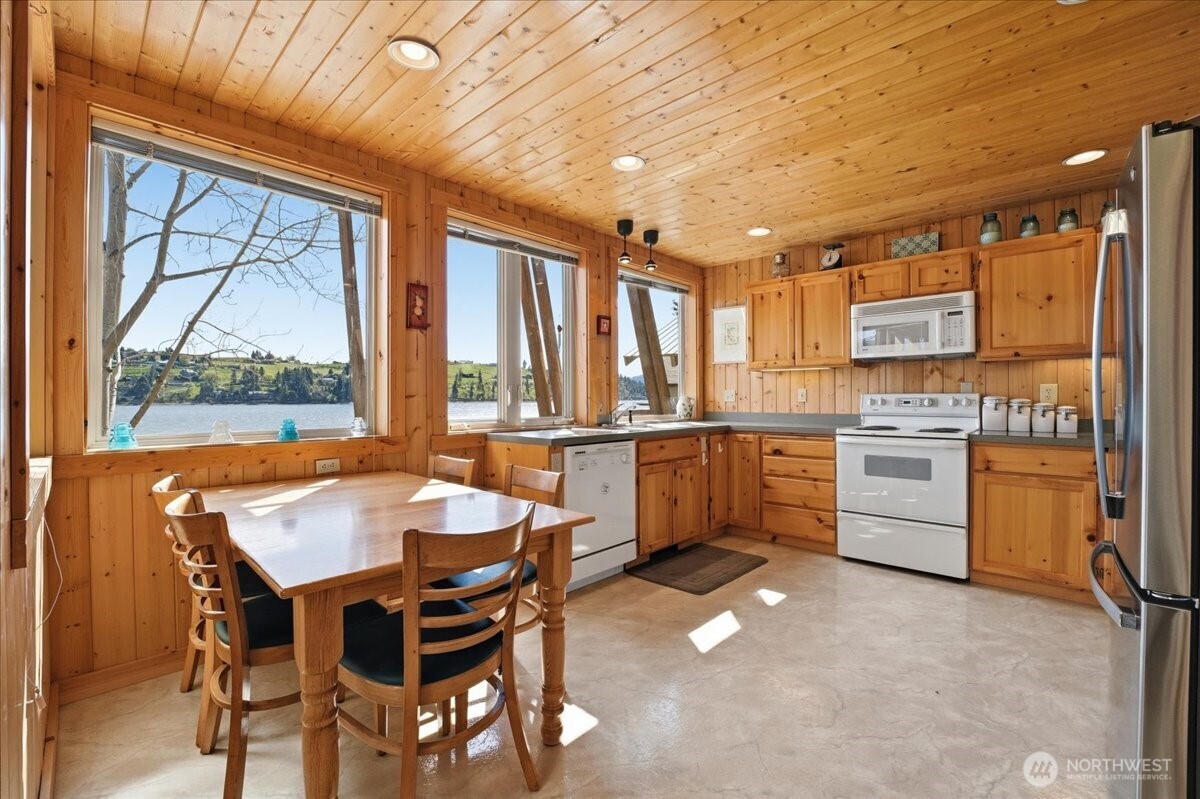 12632 S Lakeshore Road , Chelan, WA 98816