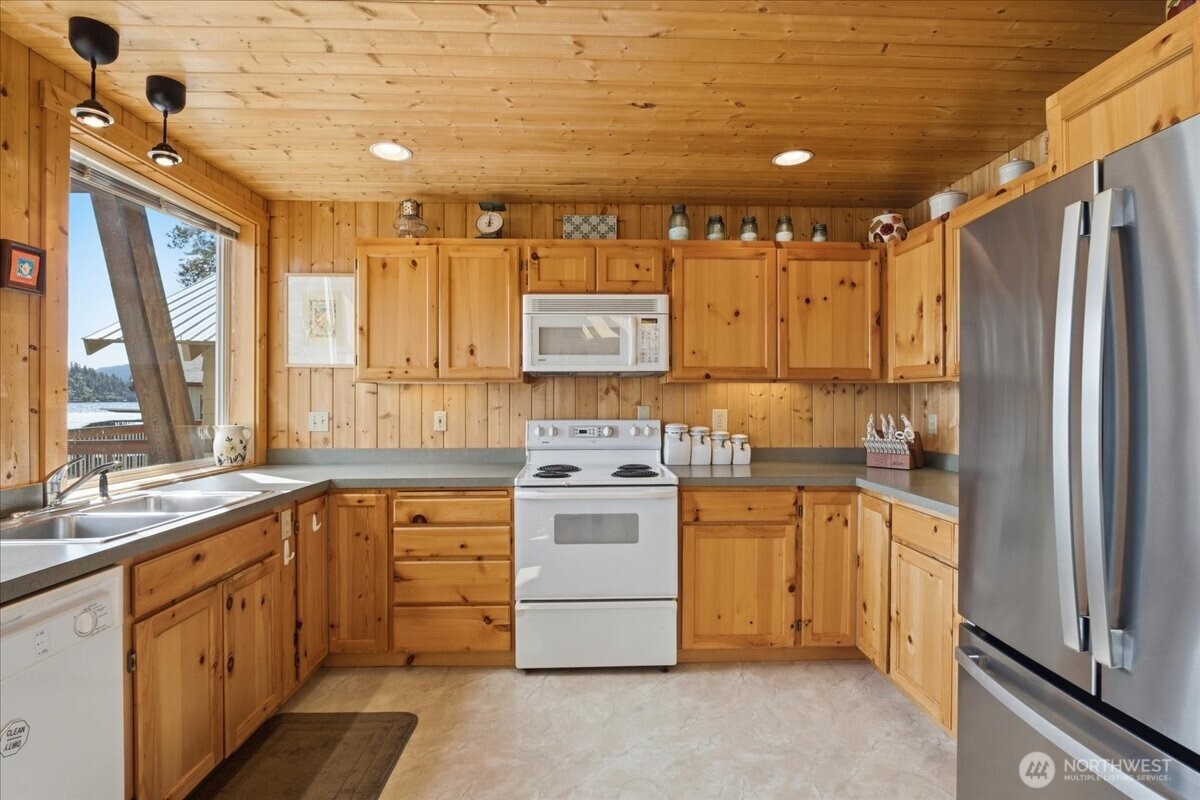 12632 S Lakeshore Road , Chelan, WA 98816