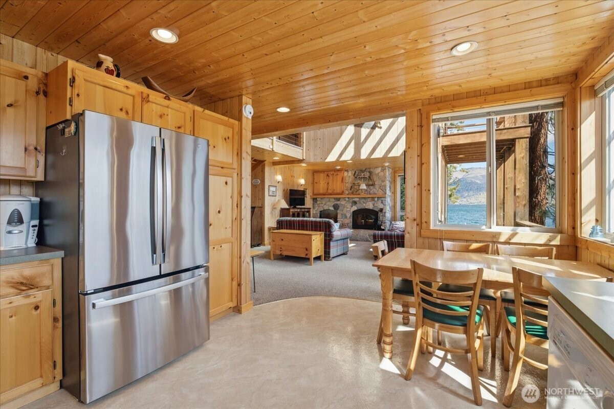 12632 S Lakeshore Road , Chelan, WA 98816