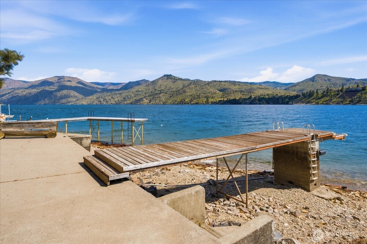 12632 S Lakeshore Road , Chelan, WA 98816