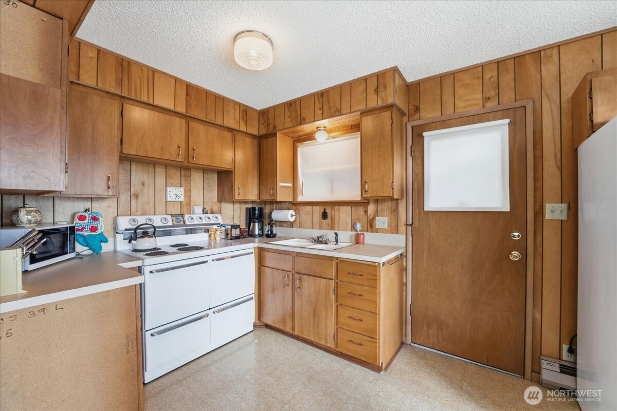 12632 S Lakeshore Road , Chelan, WA 98816
