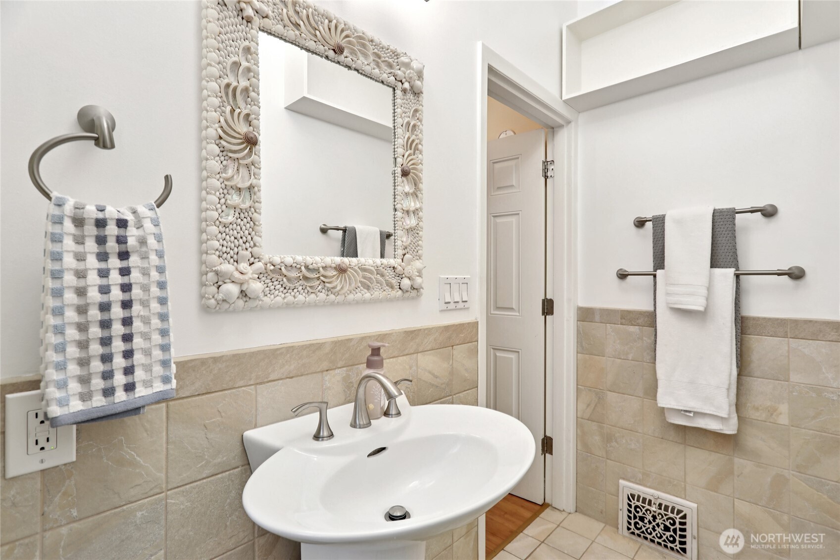 8207 Meridian Avenue N, Seattle, WA 98103