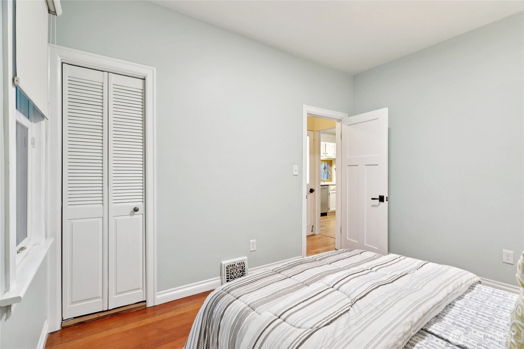 8207 Meridian Avenue N, Seattle, WA 98103