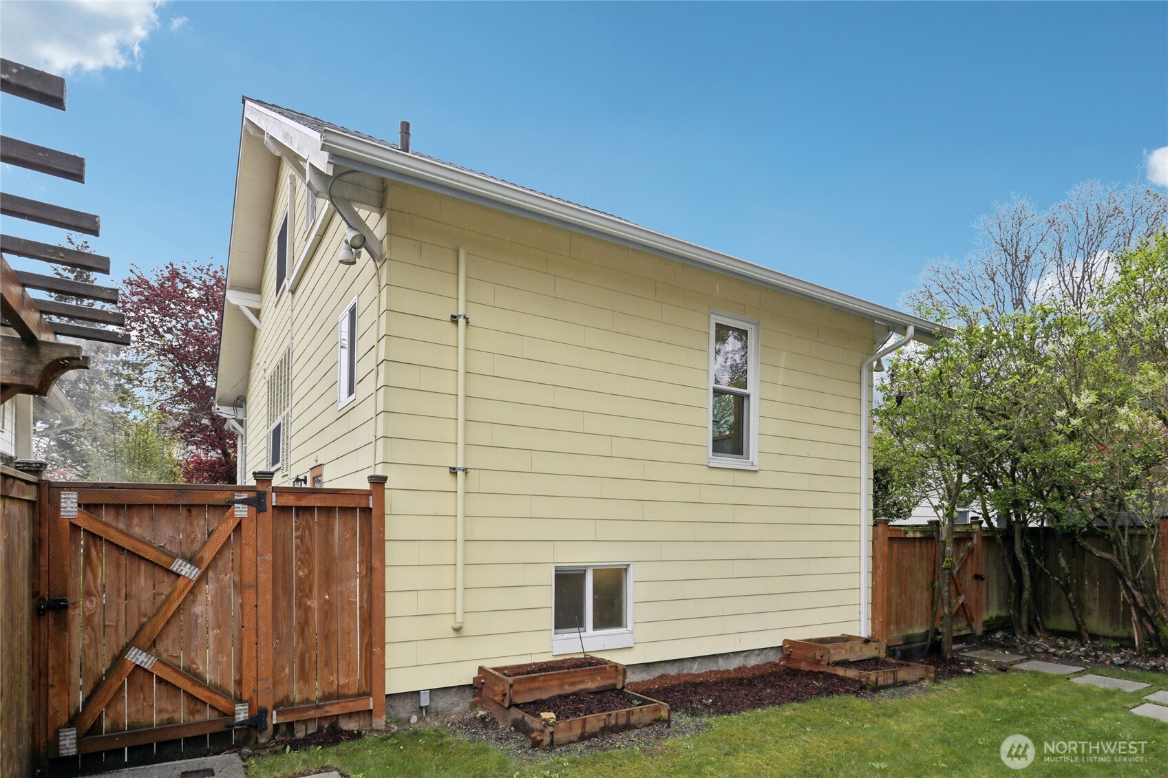 8207 Meridian Avenue N, Seattle, WA 98103