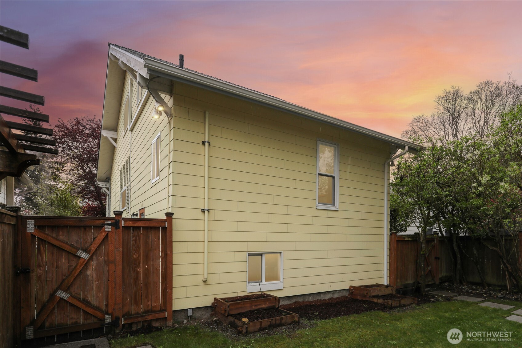 8207 Meridian Avenue N, Seattle, WA 98103