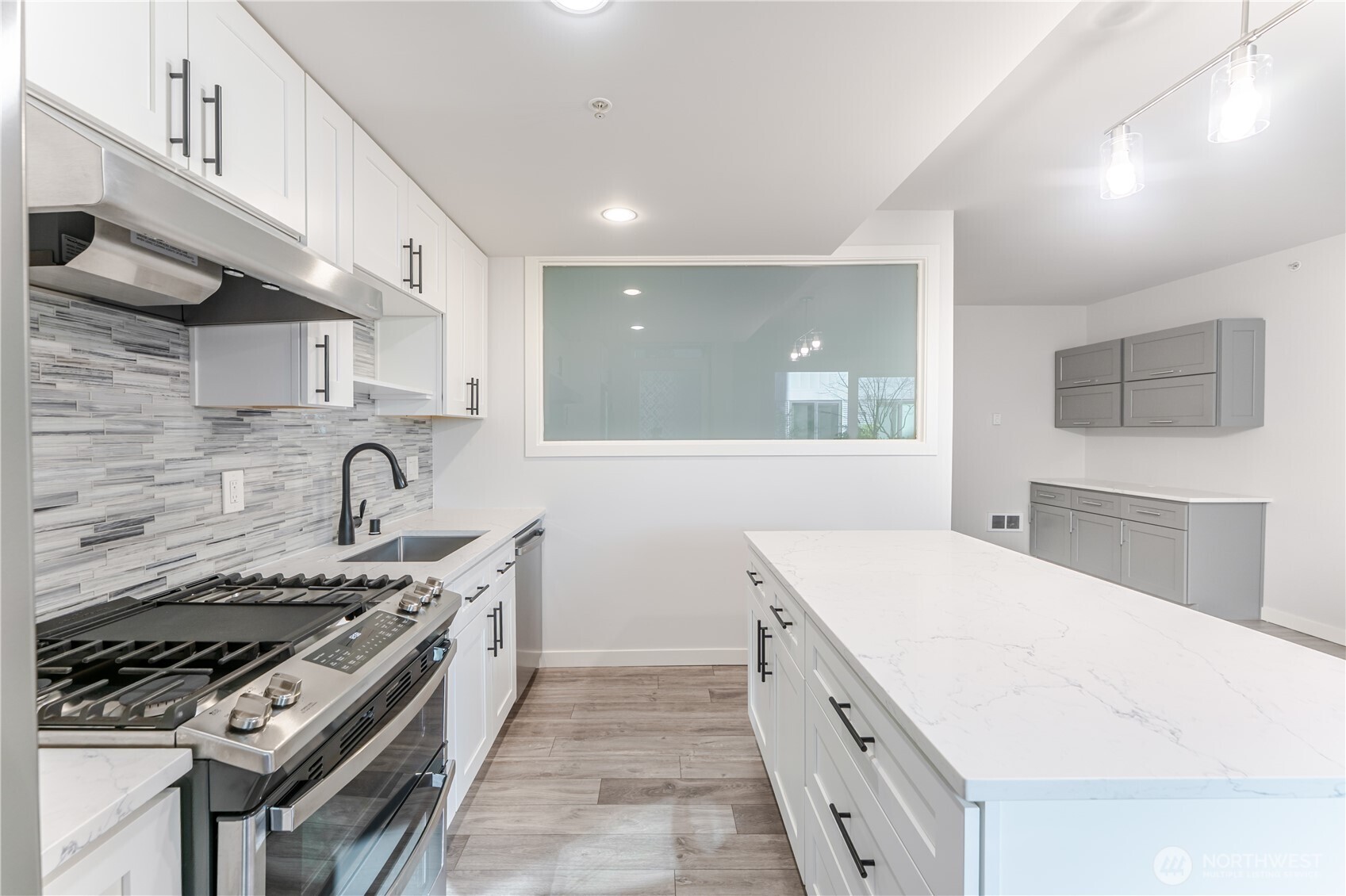 76 Cedar Street #303, Seattle, WA 98121