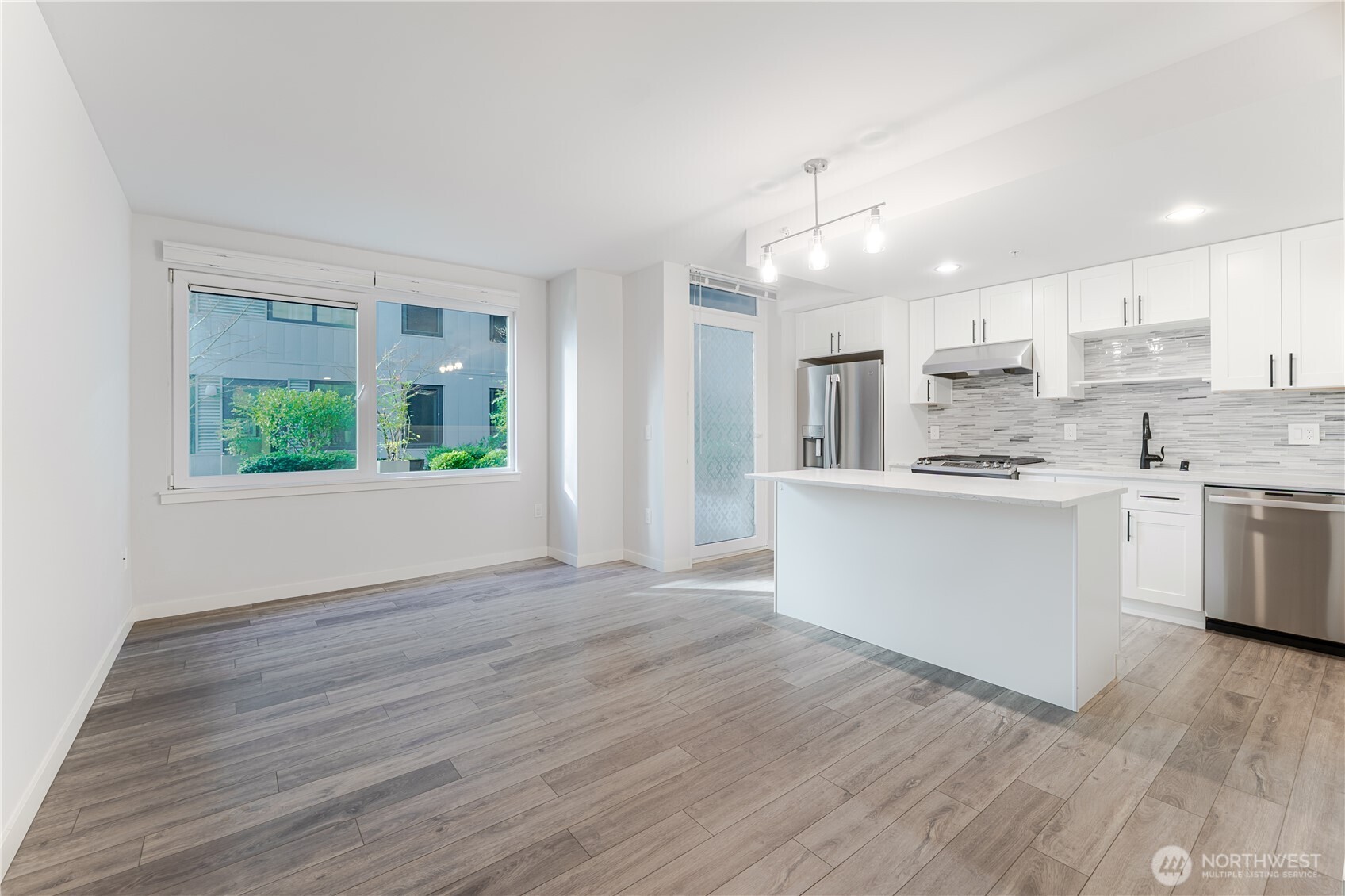 76 Cedar Street #303, Seattle, WA 98121