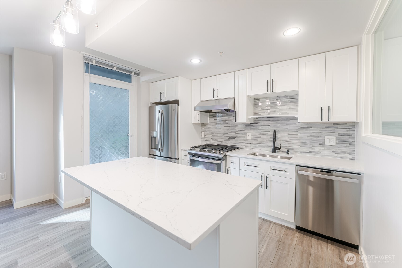 76 Cedar Street #303, Seattle, WA 98121