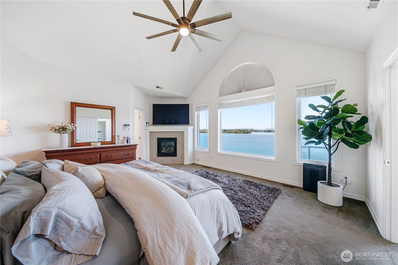 4915 Jenks Point Way E, Lake Tapps, WA 98391