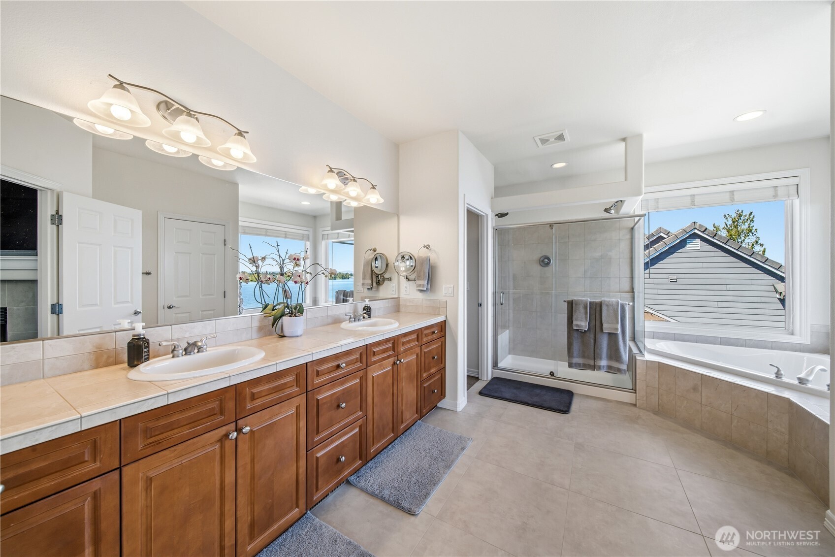 4915 Jenks Point Way E, Lake Tapps, WA 98391