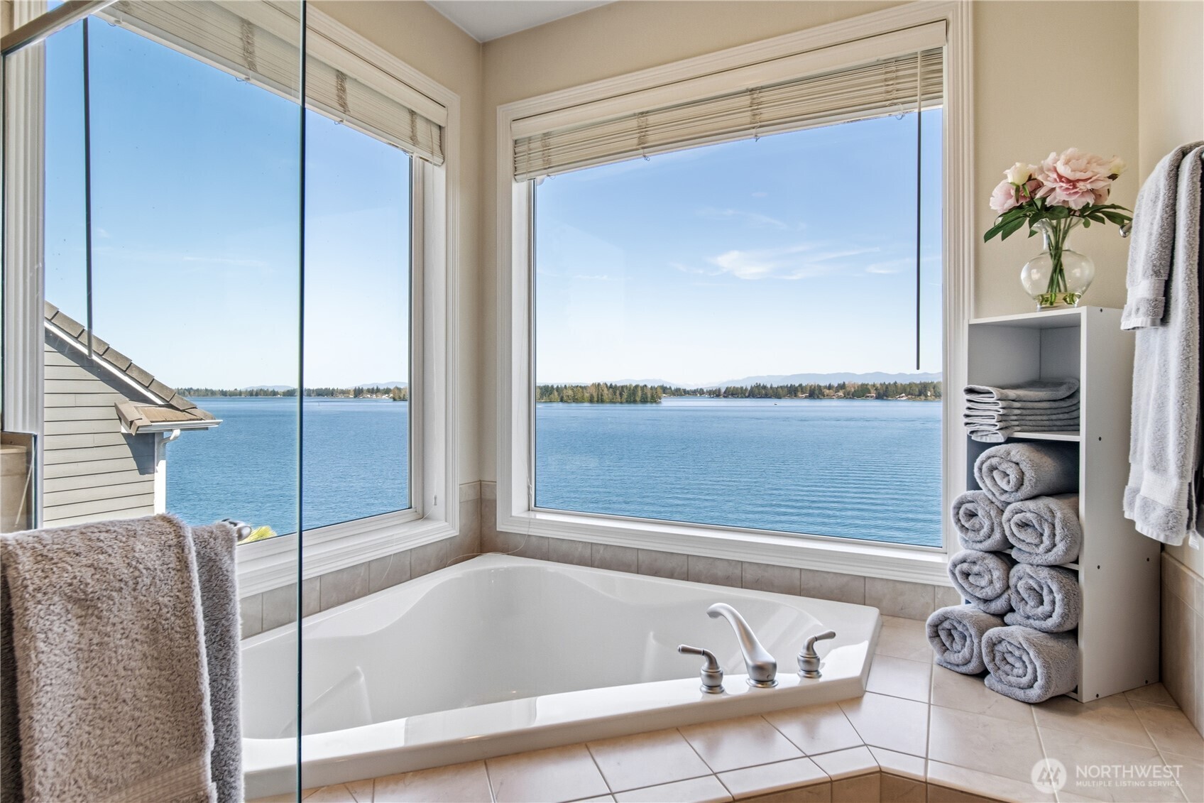 4915 Jenks Point Way E, Lake Tapps, WA 98391