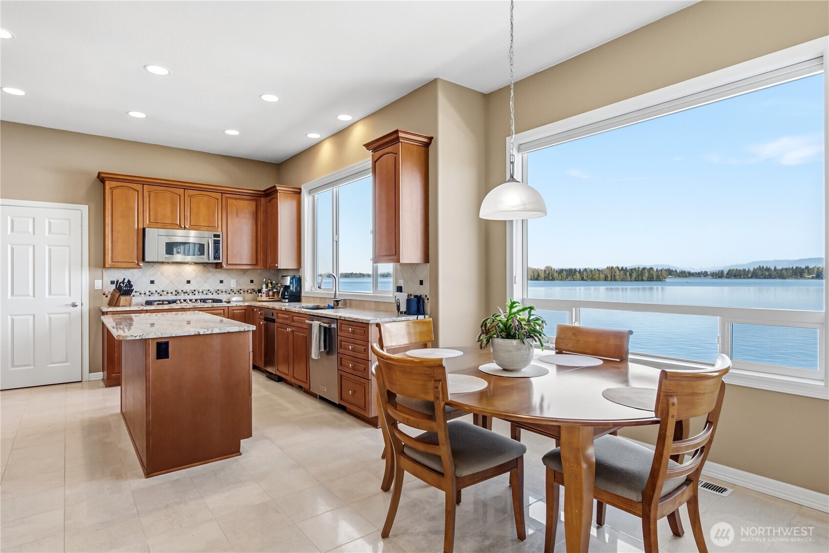 4915 Jenks Point Way E, Lake Tapps, WA 98391