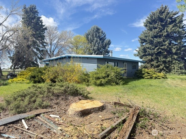 2493 Rd 19 NE, Soap Lake, WA 98851-9712