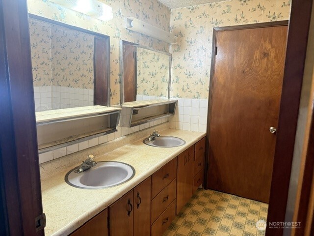 2493 Rd 19 NE, Soap Lake, WA 98851-9712