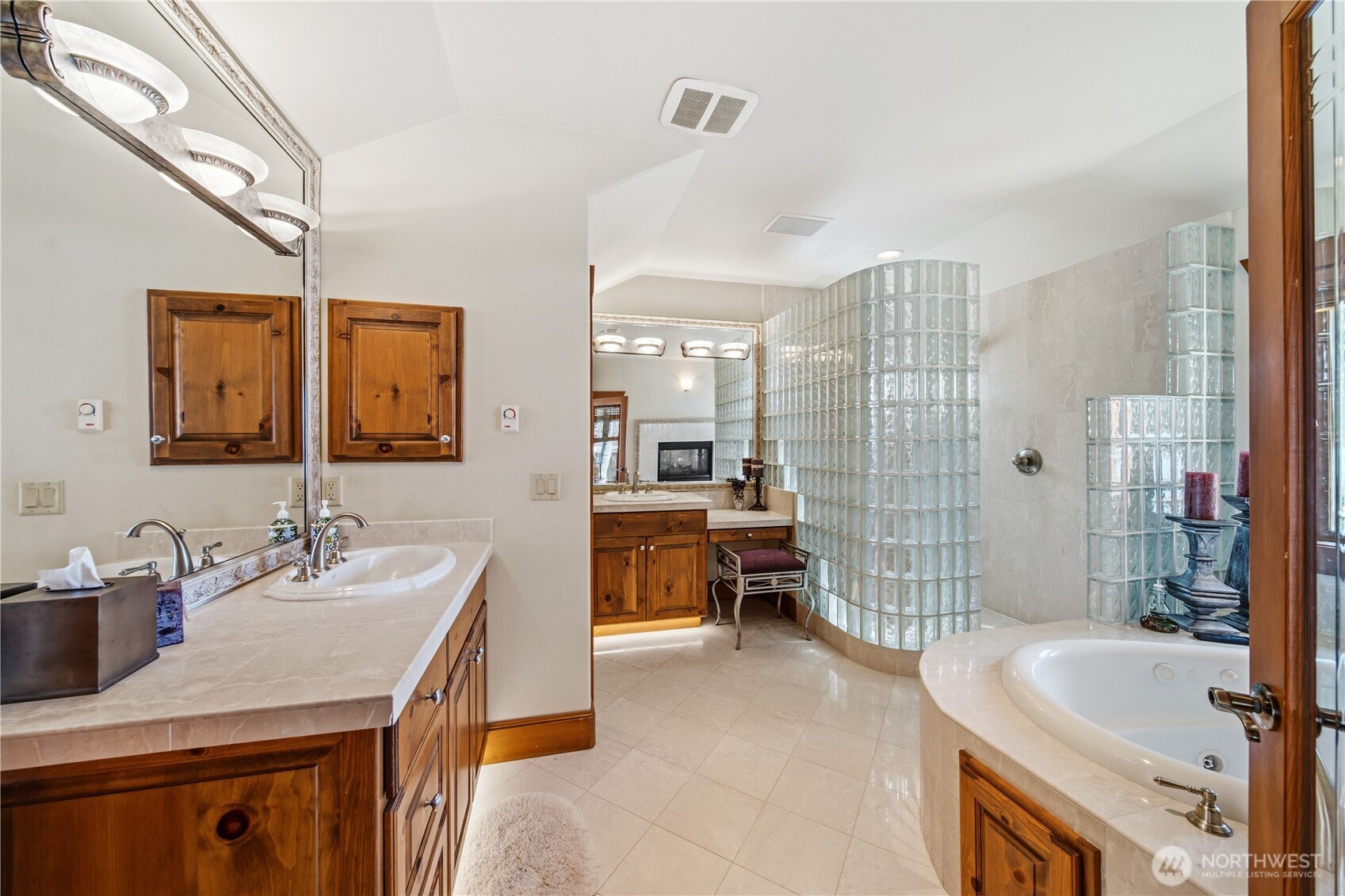21102 Snag Island Drive E, Lake Tapps, WA 98391