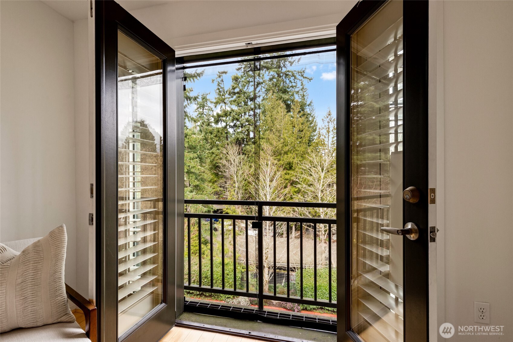 10595 NE 12th Place #102, Bellevue, WA 98004