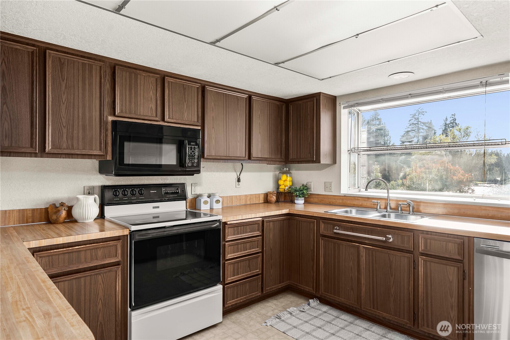 5816 218th Avenue E, Lake Tapps, WA 98391