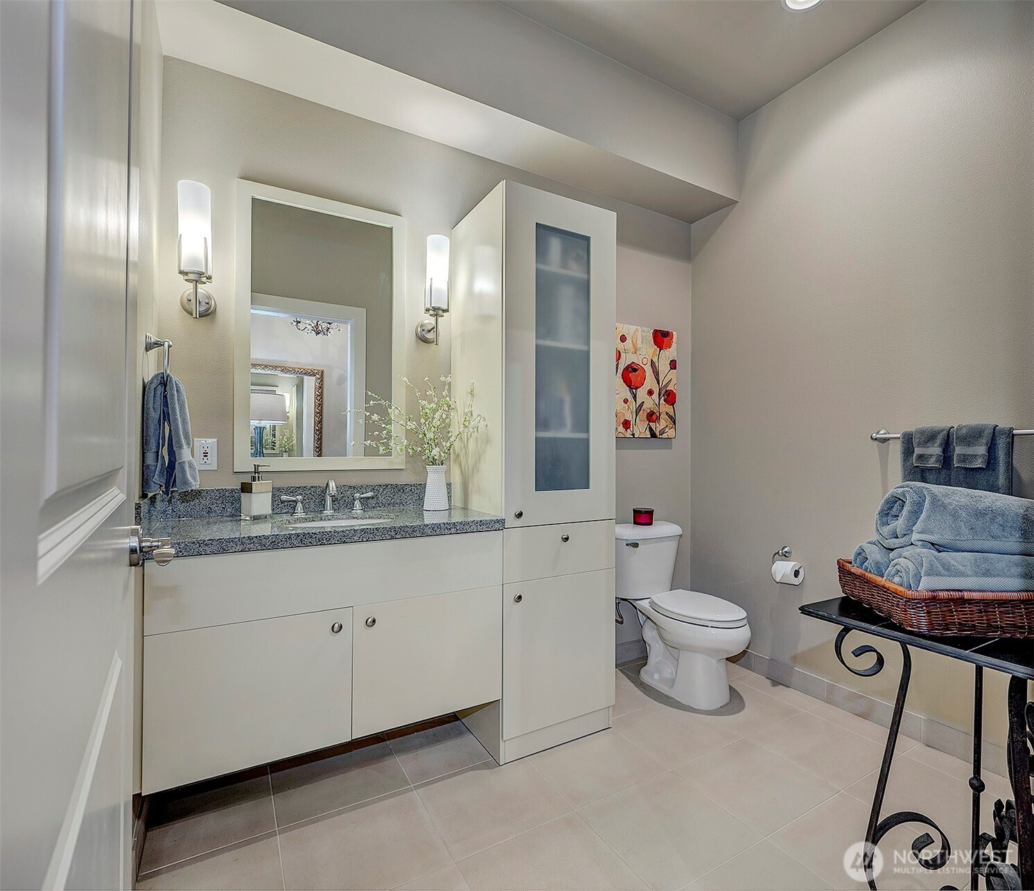 61 Pine Street #201, Edmonds, WA 98020