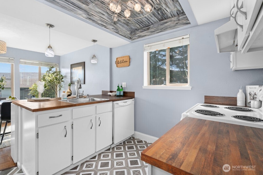 23407 Lakeview Drive #G101, Mountlake Terrace, WA 98043