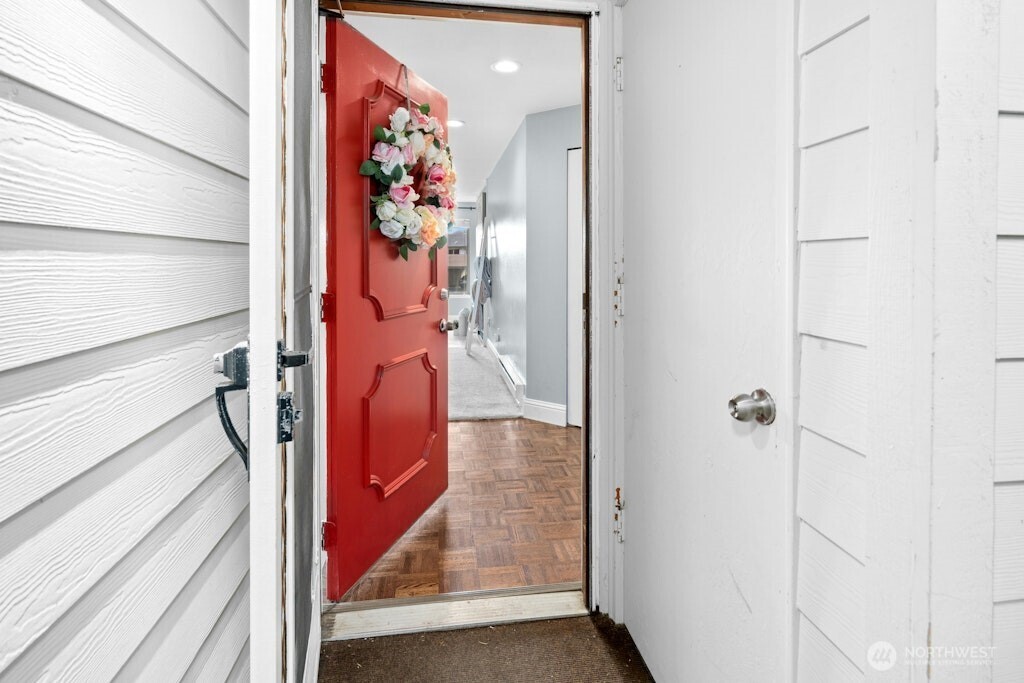 23407 Lakeview Drive #G101, Mountlake Terrace, WA 98043