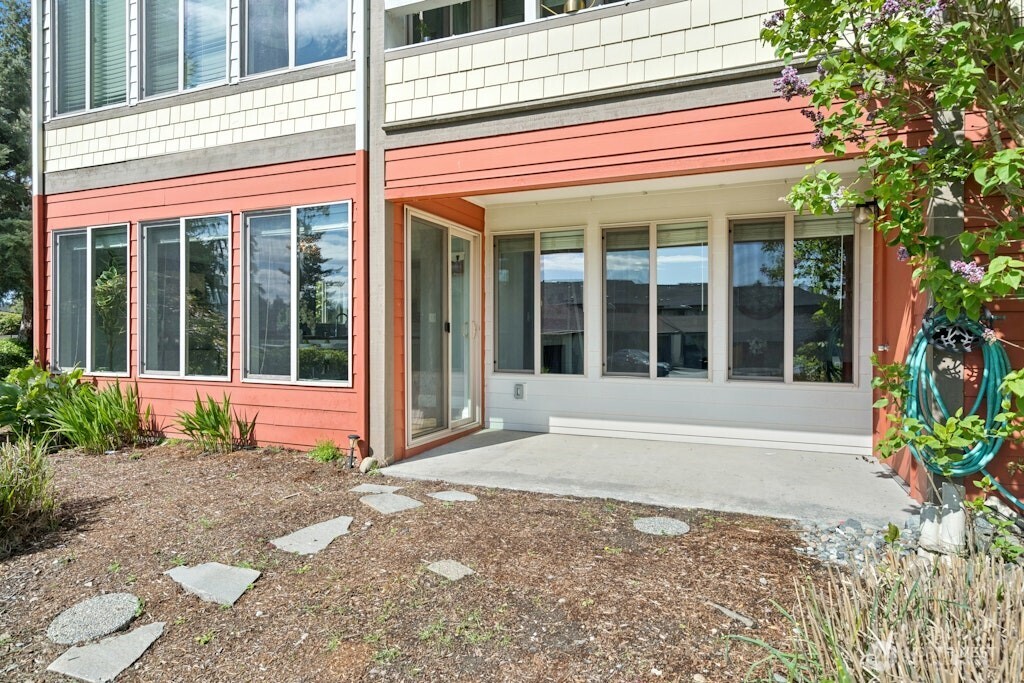 23407 Lakeview Drive #G101, Mountlake Terrace, WA 98043