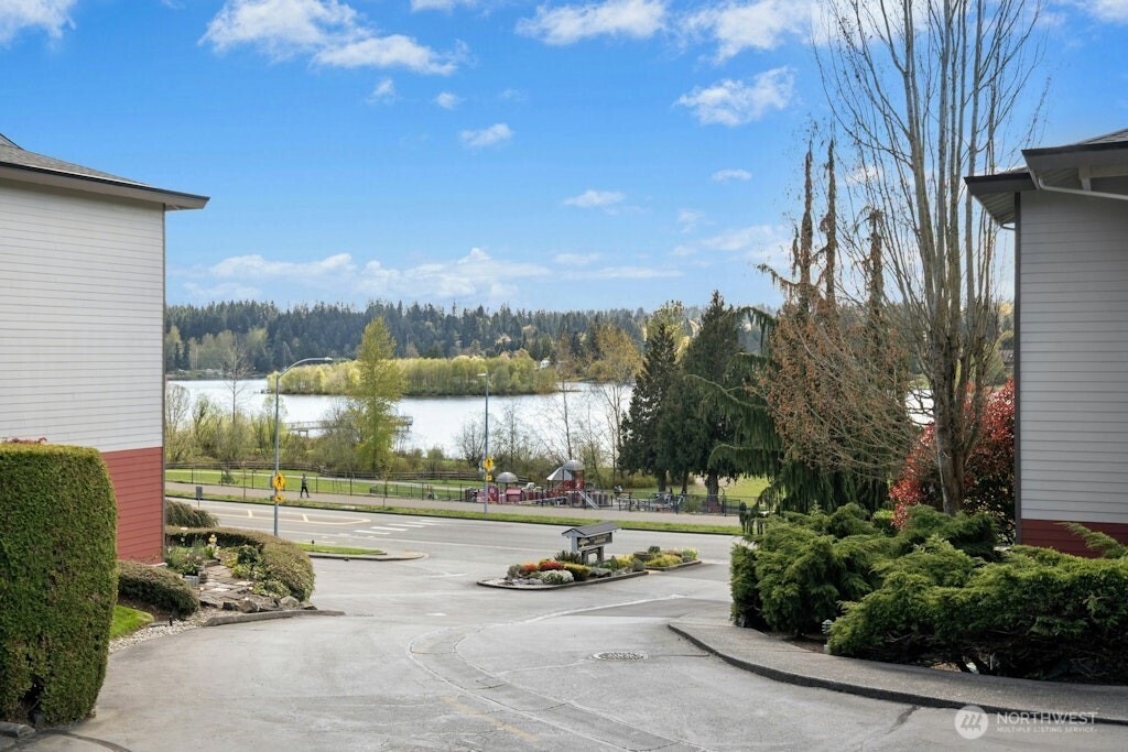 23407 Lakeview Drive #G101, Mountlake Terrace, WA 98043