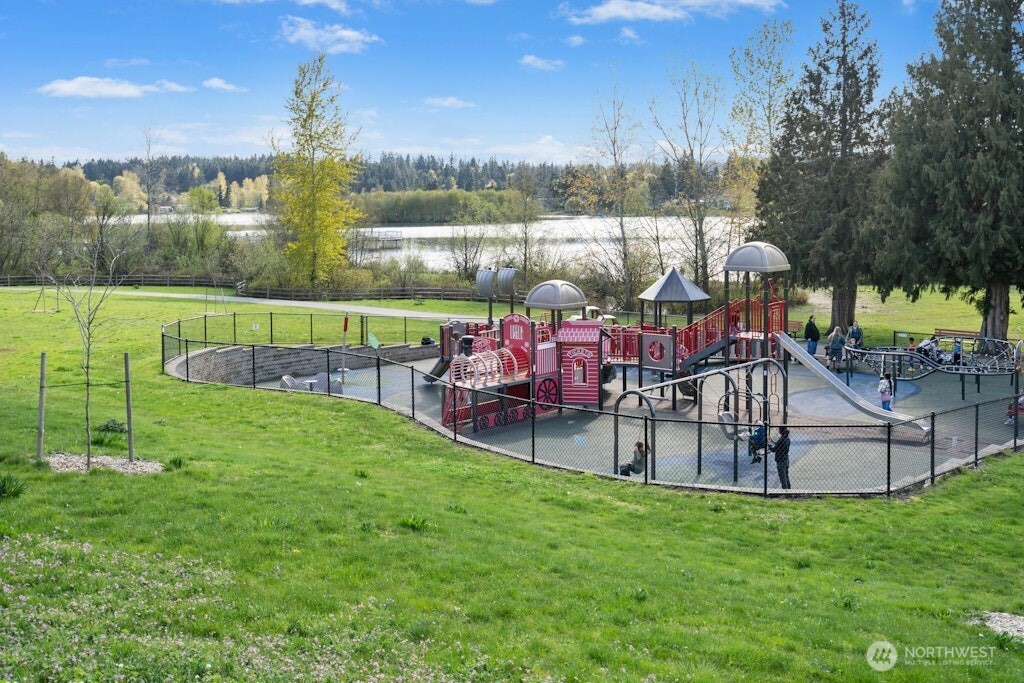 23407 Lakeview Drive #G101, Mountlake Terrace, WA 98043