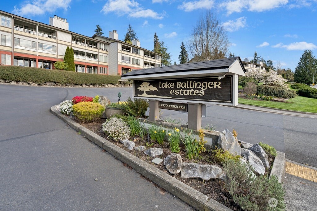 23407 Lakeview Drive #G101, Mountlake Terrace, WA 98043
