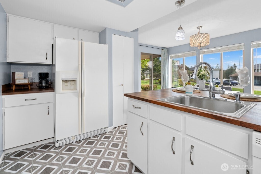 23407 Lakeview Drive #G101, Mountlake Terrace, WA 98043