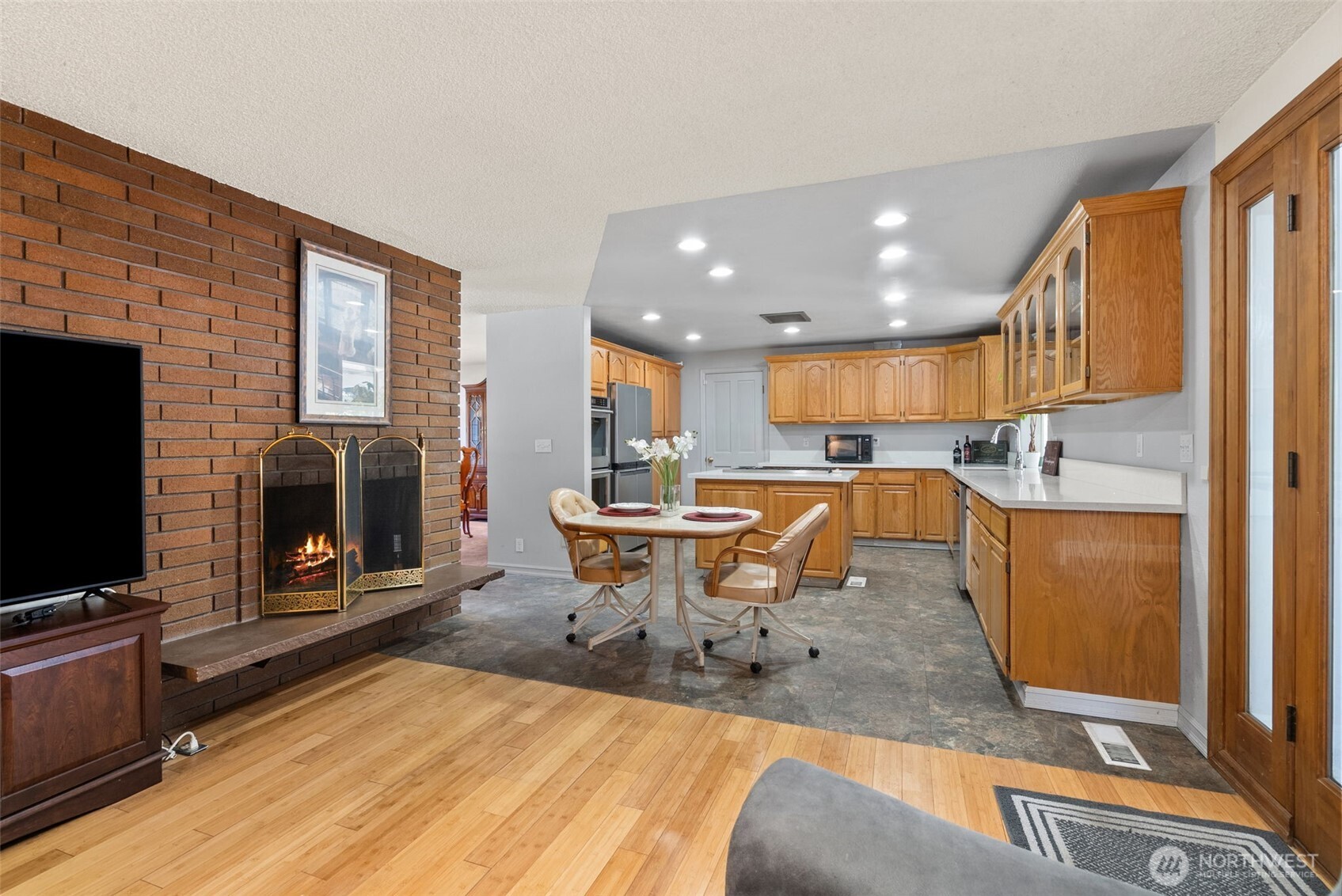 1584 Woodside Drive , Tacoma, WA 98466