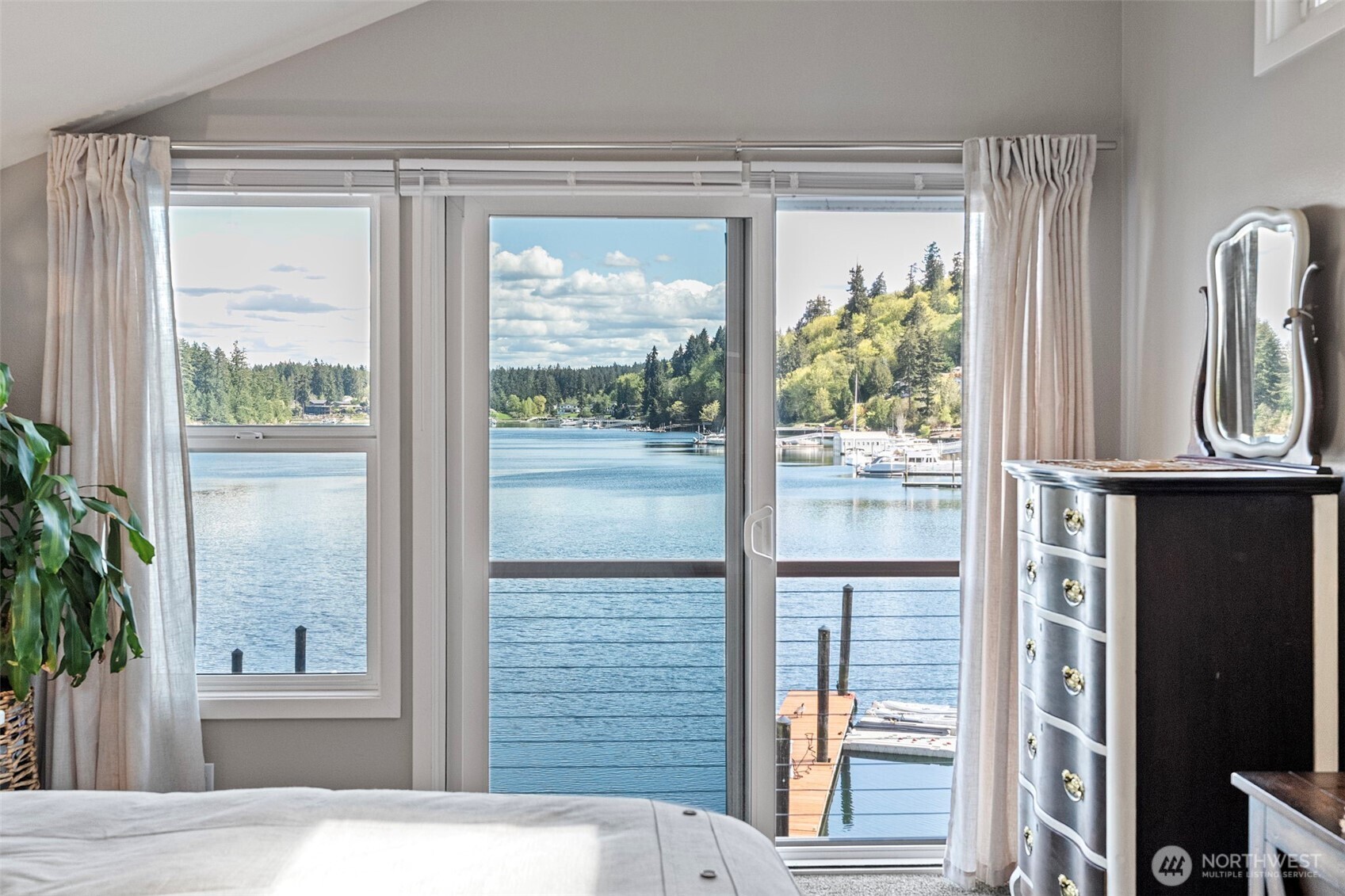 295 Shorewood Court , Fox Island, WA 98333