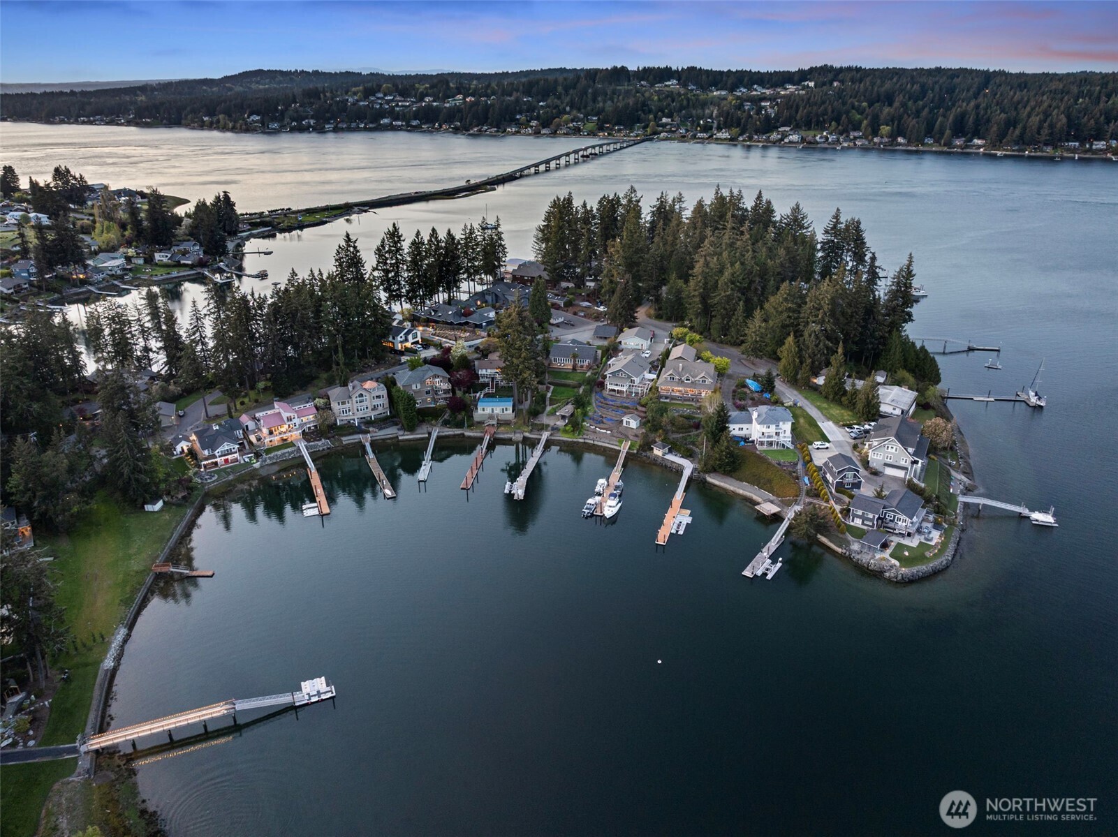 295 Shorewood Court , Fox Island, WA 98333