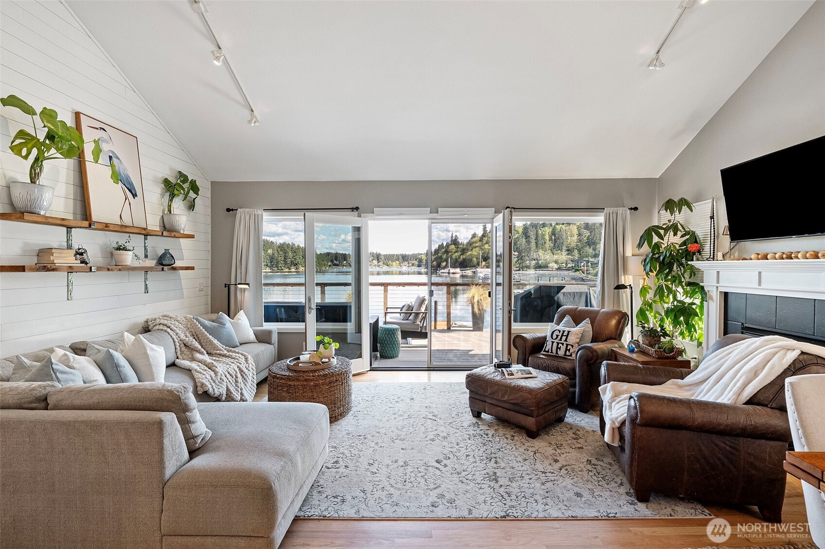 295 Shorewood Court , Fox Island, WA 98333