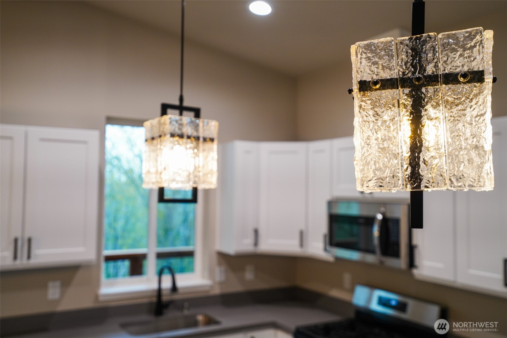 254 Skyler Way , Eatonville, WA 98328