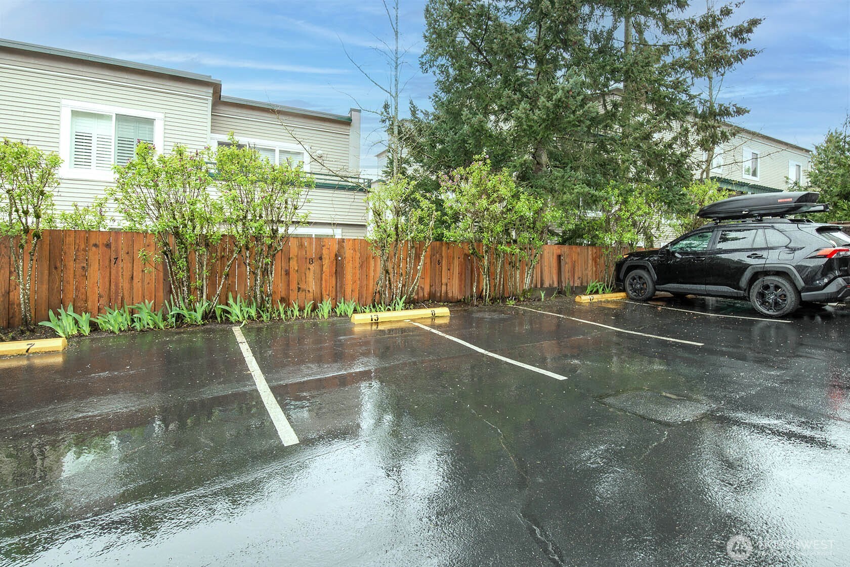 8747 Phinney Avenue N #13, Seattle, WA 98103