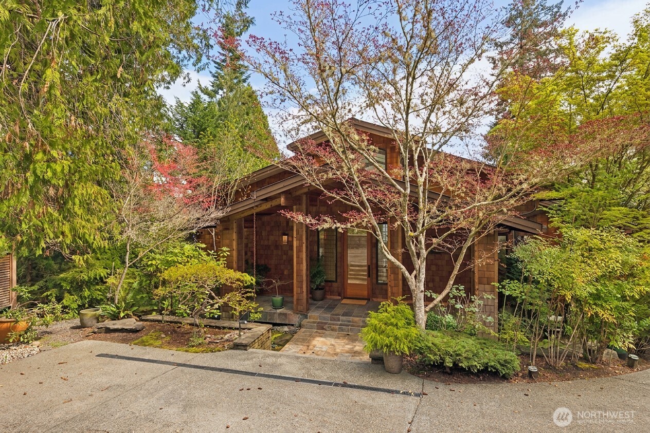 2422 44th Avenue NW, Olympia, WA 98502