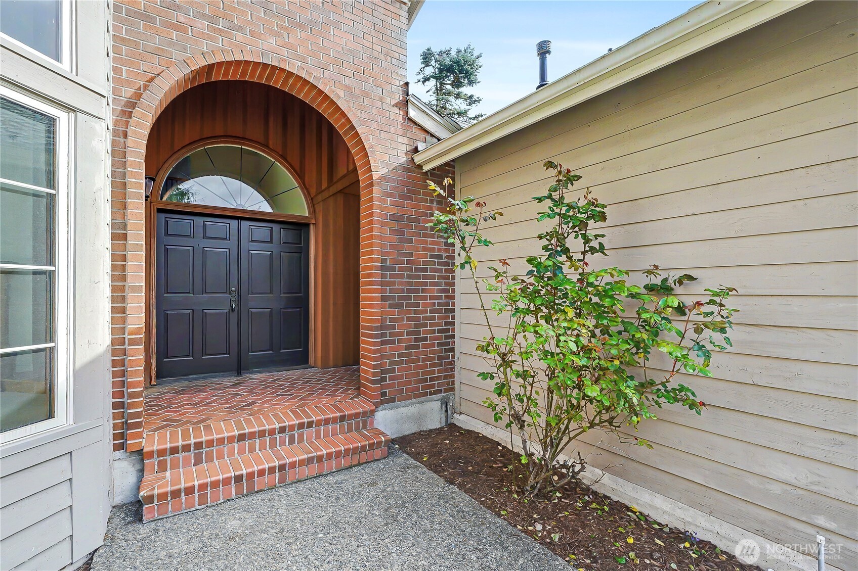 556 SW 334th Court , Federal Way, WA 98023