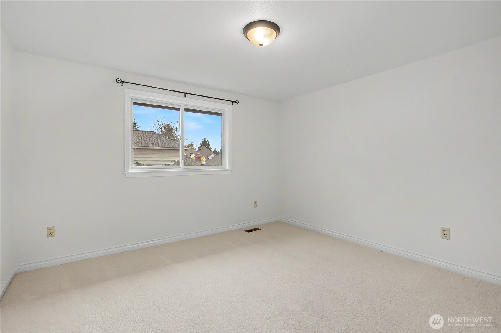 556 SW 334th Court , Federal Way, WA 98023