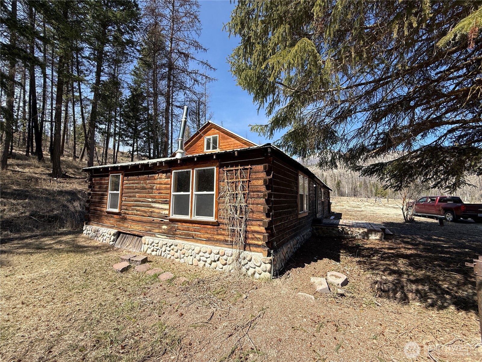 331 Bonaparte Lake Road , Tonasket, WA 98859