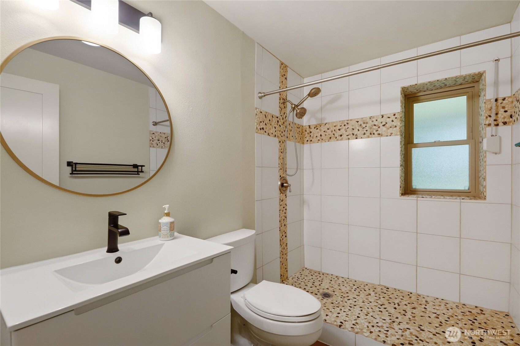 24225 Fjord Place NW, Poulsbo, WA 98370