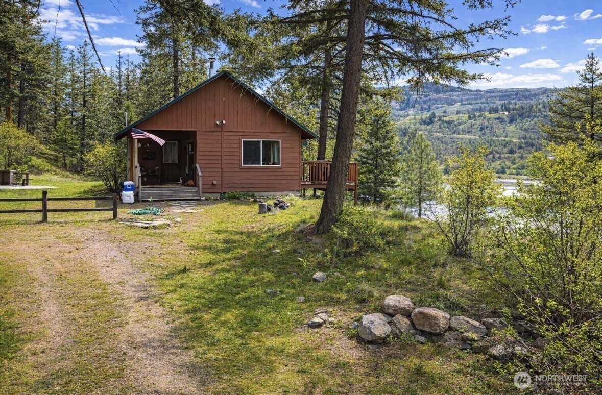 40 E Wannacut Lane , Oroville, WA 98844