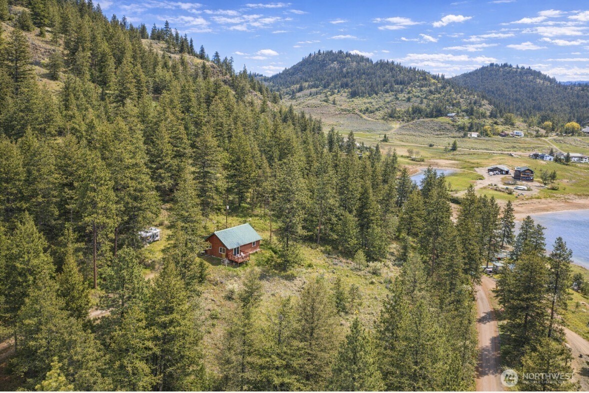 40 E Wannacut Lane , Oroville, WA 98844